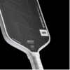 Kraftfullt picklballracket för offensivt spel. selkirk-slk-era-pickleball-paddle_elongated-white-detail